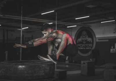 Rola HMB w walce z utratą masy mięśniowej u osób starszych.